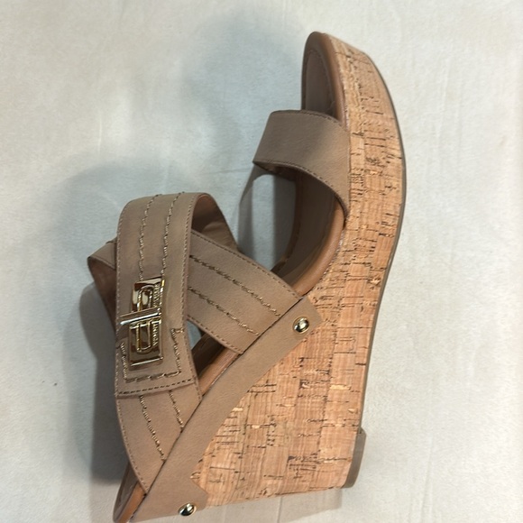 Tommy Hilfiger Tan Wedge Sandal Size 9.5 - Picture 5 of 11